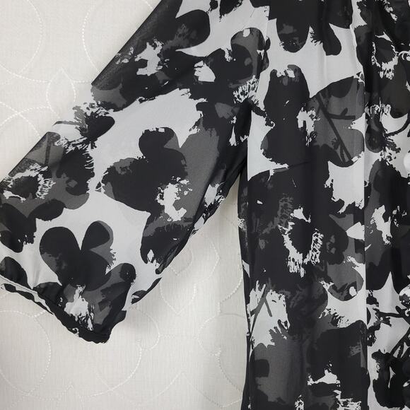 a.n.a Womens Blouse Size PM Black White Floral Sheer Button Front 3/4 Sleeve - Picture 8 of 12